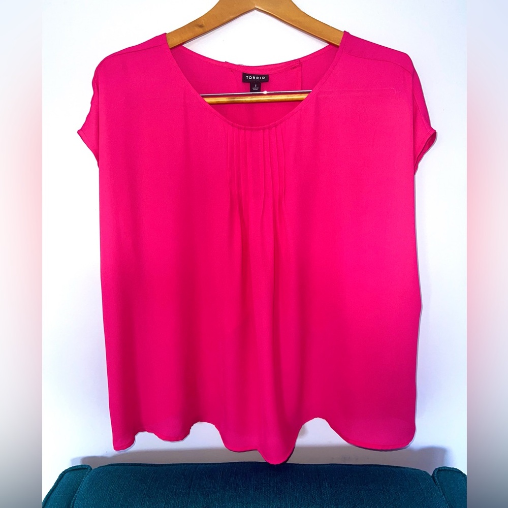 Torrid Vibrant Pink Blouse 👚